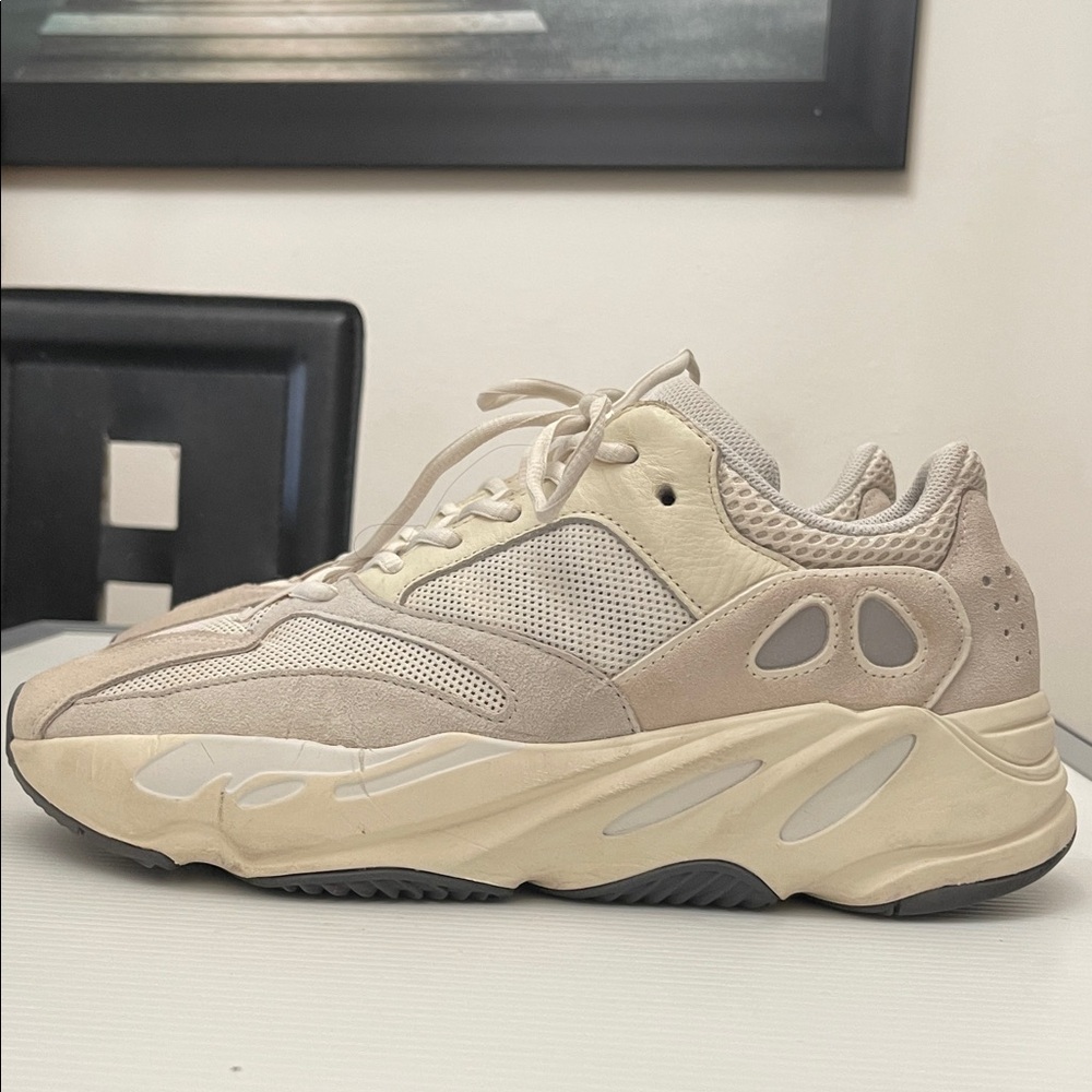 ADIDAS YEEZY BOOST 700 ANALOG SNEAKERS MENS SIZE 11.5